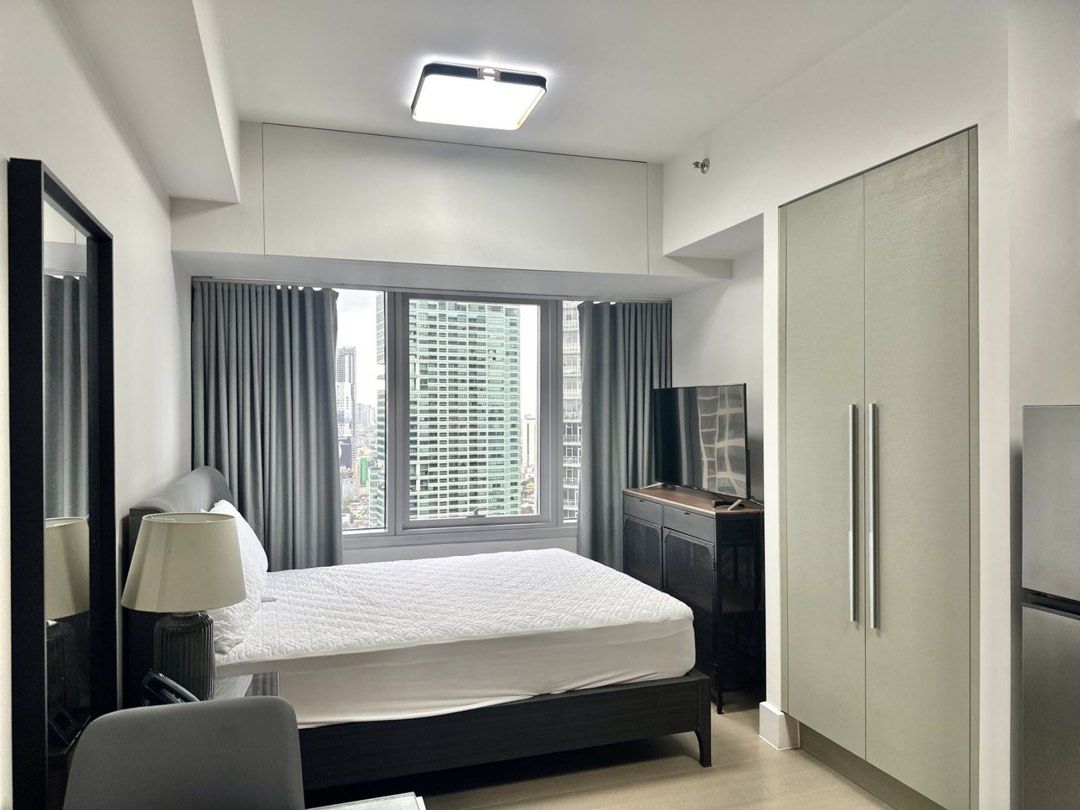 Rockwell makati (Category: Room Rentals) located in Manila. Submitted by bossprimeproperties (Listing ID 1448823282, Image 1). Description: The Proscenium Residences Studio Unit 30sqm. Pet friendly With 1 parking slot 36th floor .