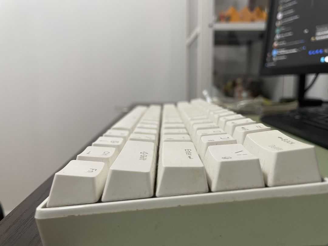Royal Kludge RK61 White Mechanical Keyboard ( Non- Hotswappable) (Defect : some keys dont work) (Category: Computer Keyboard) located in Paranaque City. Submitted by commandercinnabutt (Listing ID 1448758401, Image 3). Description: - White Royal Kludge RK61 Mechanical Keyboard - Compact 60% layout, perfect for saving desk space - Includes essential accessories: keycap puller and USB cable - Defect : Bluetooth isnt fully working well, however work