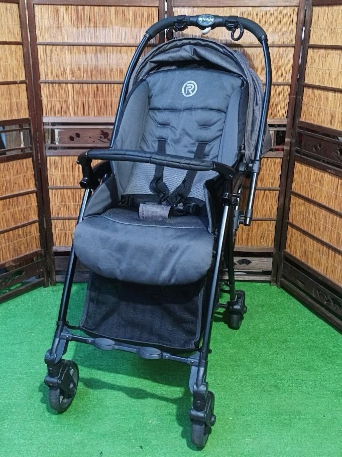 Ryan Cruise Reversible Handle Stroller (Category: Strollers) located in Dasmarinas. Submitted by k3japanstoreph (Listing ID 1448735068, Image 1). Description: FOR SALE Preloved Ryan Cruise Stroller — Walnut Gray Newborn to 36 Months · Up to 15 kg · 4.6 kg Lightweight Washed, cleaned, and ready to use ✅ Please expect some signs of usage since this is a preloved item As-is, WYSIWYG ✅ ✅ Reversible / Switchable Handle ✅ Backrest up to 175° Multi-Posi
