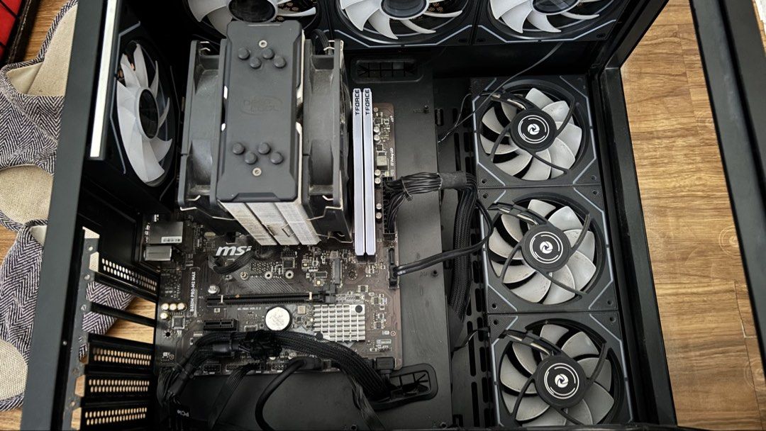Ryzen 5 2600 PC Bundle (No SSD) / Parts Out (Category: Desktops) located in Rizal. Submitted by justinroei (Listing ID 1448806445, Image 3). Description: Can give discount if bundled All 100% working Asrock RX 6600 Challenger White 8gb w/ original box ₱10,000 Ryzen 5 2600 AM4 3.4 GHz 6-core 12-threads w/ box but not original + stock cooler ₱2,000 Inplay Dual Chambered Case w/ 10pcs. Inplay Seaview Fans (Black) no box ₱1,800 DeepCool GAMMAXX 400 E