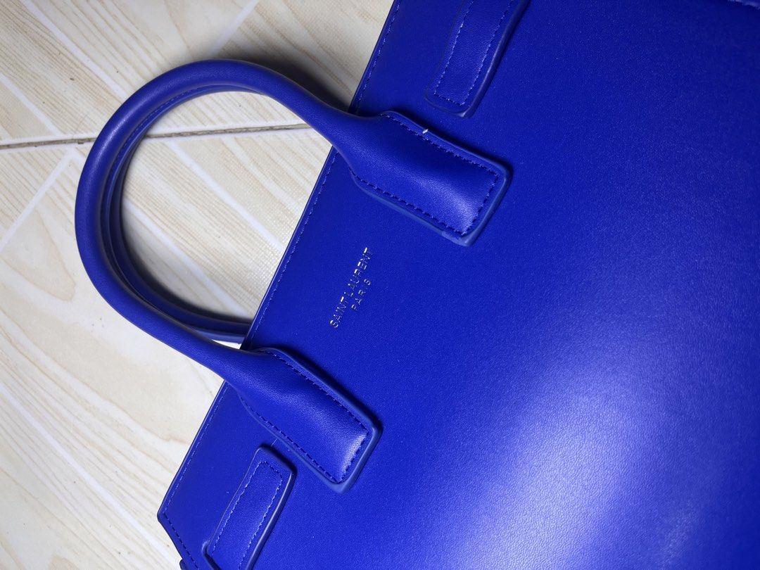 SAINT LAURENT BAG (Category: Luxury Bags & Wallets) located in Manila. Submitted by bibiiii131998 (Listing ID 1448837017, Image 3). Description: .