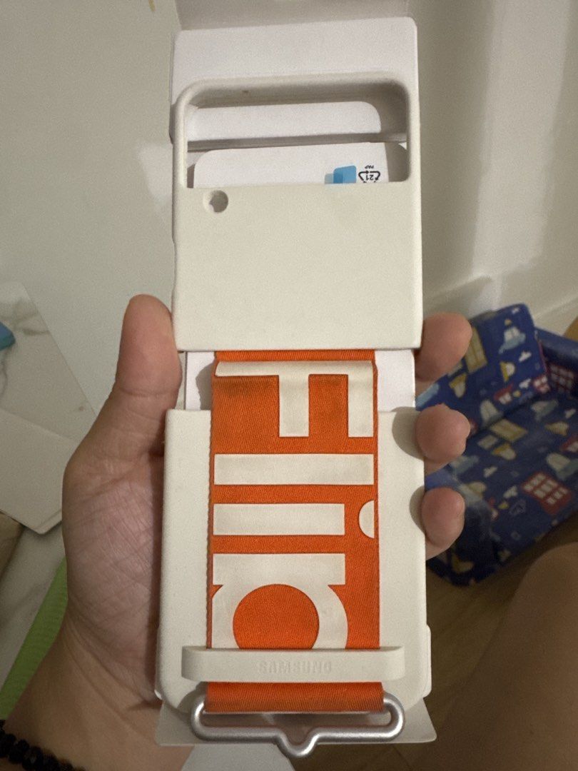 Samsung Flip 4 Casing (Category: Cases & Sleeves) located in Quezon City. Submitted by house_of_all (Listing ID 1448805263, Image 2). Description: Original samsung case.