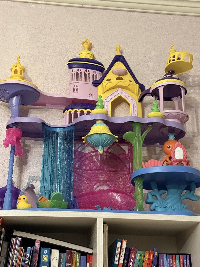 Sea Castle play house big complete (Category: Kids Toys) located in Talisay. Submitted by secondsbyvan (Listing ID 1448789306, Image 2). Description: - Includes castle structure and waterfall - Comes with accessories: orange character and duck - Encourages imaginative play - Main castle structure is intact - Note: Some minor parts might be missing - Ideal for any My Little Pony enthusiast.