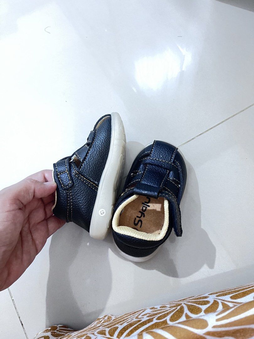 Sepatu bayi bunyi cit cit merek syalu (Kategori: Orang Tua, Bayi & Anak - Lainnya) berada di Bogor. Dikirim oleh ese1309 (ID iklan 1448708165, Gambar 3). Deskripsi: Baru sekali coba Dijual karena kekecilan Ukuran 23 (12.5) Ini sepatu nya yang bunyi ya kalau dipake jalan.