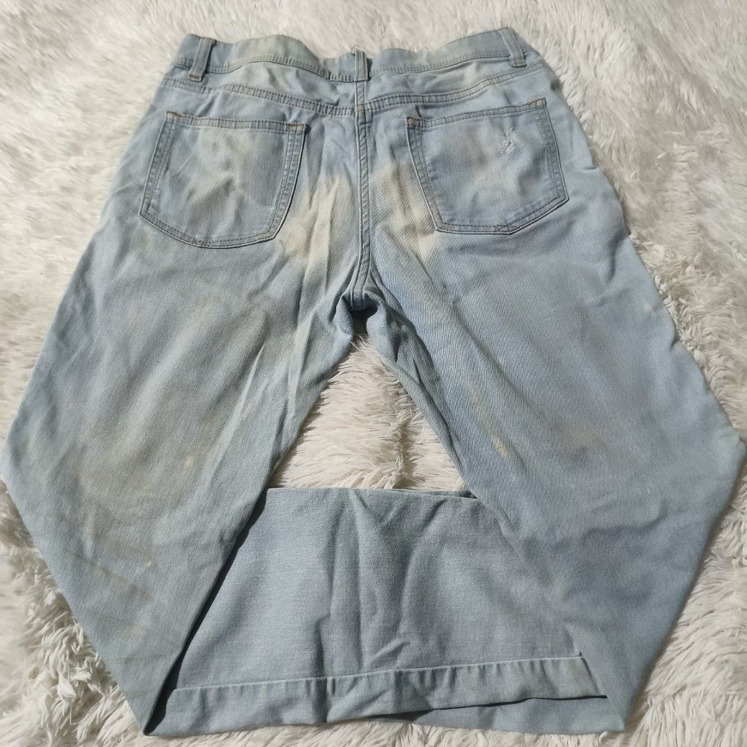 Skinny Jeans Light Blue (Category: Jeans) located in Manila. Submitted by venizz (Listing ID 1448834120, Image 2). Description: Waist Size: 31 inches Length: 37.5 inches Leg Size: 22 inches Hem Size: 11 inches - Fair Condition - With Stains on the back and front part - Slightly scratched on knee area 💵 Selling Price: ₱100.