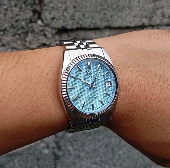SNXJ Steel Datejust (Category: Luxury Watches) located in Caloocan City. Submitted by pablocitos28443 (Listing ID 1448735587, Image 3). Description: Modified SNXJ Datejust (SNXJ89) Diameter: 37mm Modifications: Bezel (Stock) Crystal (Stock Mineral) Dial (Stock Silver SNXJ89 -> GS Sky Blue Dial) Hands (Stock Hands) Bracelet (Stock Jubilee Bracelet) Movement (Newly Serviced 7s26 Automatic) All other parts are stock Available for purchase at ₱ 5,499