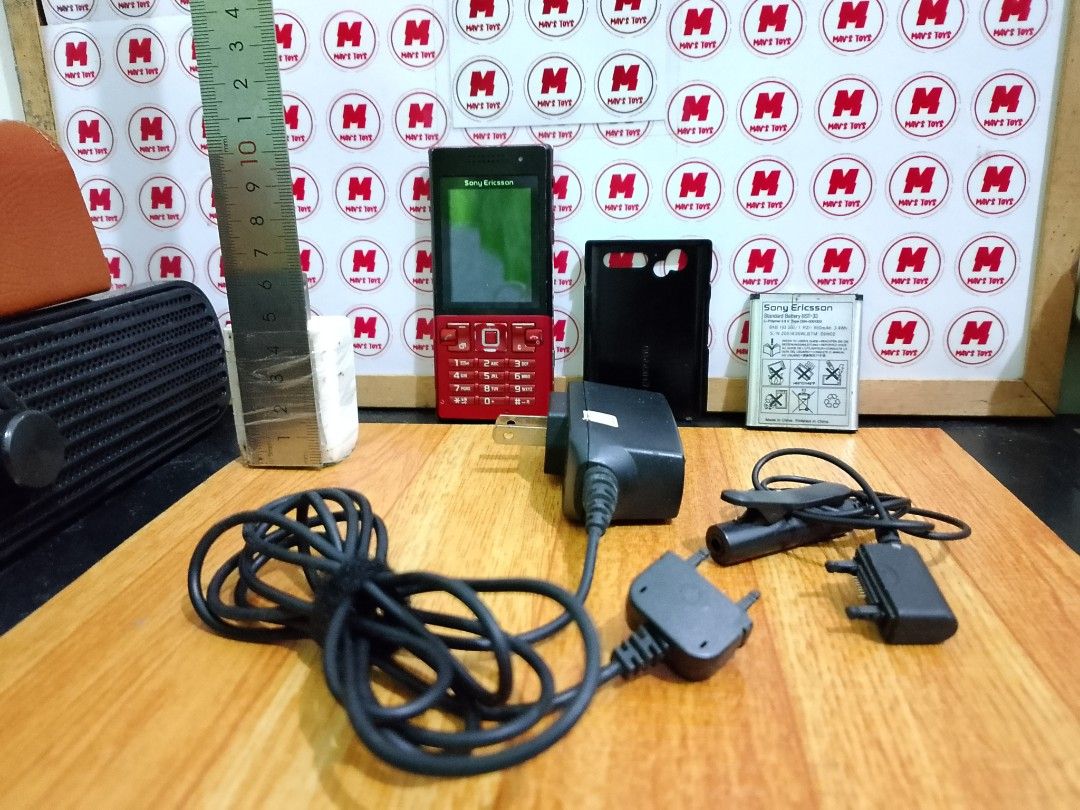 Sony T700 Complete (Category: Early Generation Mobile Phones) located in Makati City. Submitted by mavstoys (Listing ID 1448698765, Image 1). Description: Pickup only. Negotiable sa kayang magbayad now. NEED NG LUMANG SIM CARD PARA GUMANA ANG MENU Pass sa barat. Respect my price and post..
