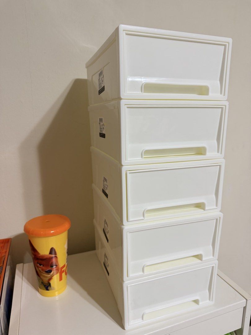 Storage boxes, stackable storage boxes (Category: Storage Boxes & Baskets) located in Singapore. Submitted by lovebeads (Listing ID 1448820285, Image 1). Description: size：27×19×9.5cm each.