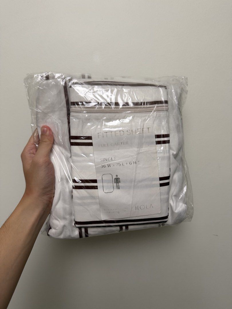 Striped Single Bedsheet + 2 Pillowcases (Category: Bedding & Towels) located in Makati City. Submitted by thhird (Listing ID 1448855784, Image 2). Description: Choco brown striped full garter bed sheet + 2 pillowcases (18x28in).