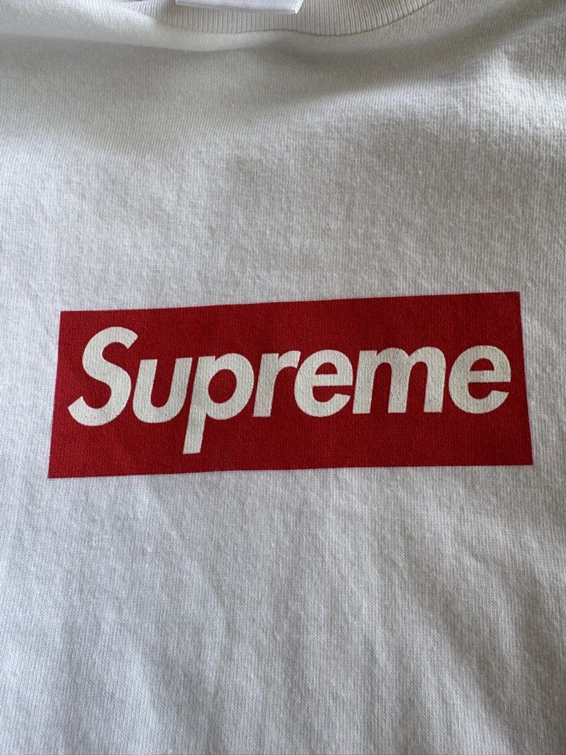 Supreme box logo longsleeve shirt (Category: Formal Shirts) located in Quezon City. Submitted by streetgallerygarments (Listing ID 1448759189, Image 3). Description: Supreme Box Logo long-sleeve T-shirt Conditon:Excellenr Issue:None Size:Medium Dimention Width:23 Length:27 Price:4500.