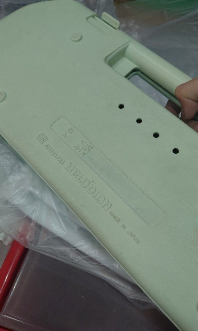 Suzuki Melodion MX-27 (27 keys) (Category: Musical Instruments) located in Bacoor. Submitted by giyu.000 (Listing ID 1448731016, Image 3). Description: I am selling my original Suzuki Melodion MX-27 (27 keys). Perfect for students, beginners, or anyone looking for a quality melodica. Includes: ✔️ Original hard case ✔️ Flexible hose/mouthpiece Condition: Pre-owned Has some signs of use (see photos) Keys and body are in decent condition Sold as sho