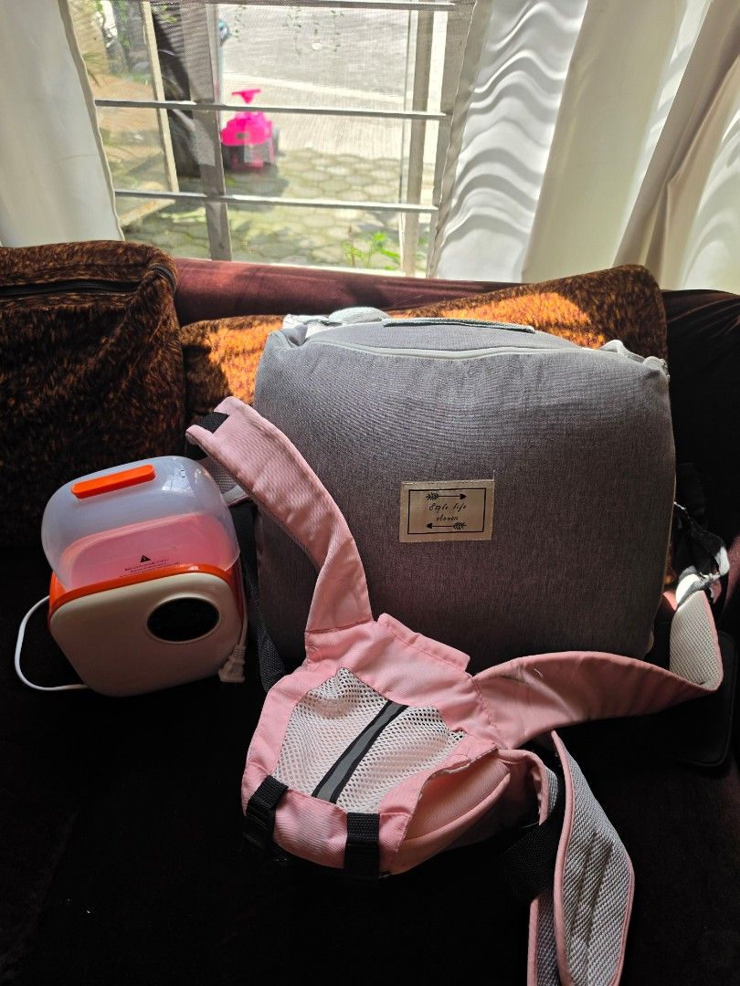Take all Baby Travel Needs (Category: Other Babies Going Out Needs) located in Rizal. Submitted by impulsivebuyer_1 (Listing ID 1448762068, Image 2). Description: Take All Travel Bed Bag Travel food warmer/bottle sterilizer Baby Carrier (pink).