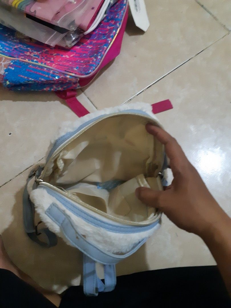 Tas cartoon cinnamonroll putih bulu (Kategori: Tas & Dompet Wanita) berada di Bekasi. Dikirim oleh epictiger_ce9581 (ID iklan 1448872134, Gambar 2). Deskripsi: tas anak atau dewas model Cartoon Cinnamoroll Anime Plush Backpack Travel Bag Student Schoolbag masih mulus seperti baru,like new bersih terawat 85.000 lok jakbar 083141615141.