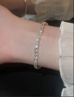 (Category: ) located in . Submitted by buysellcloset (Listing ID 1448759220, Image 1). Description: .