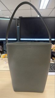 （分類：）位於 。 由 nicbeautyluxury 提交（商品編號 1448825978，圖片 1）。簡介： 。