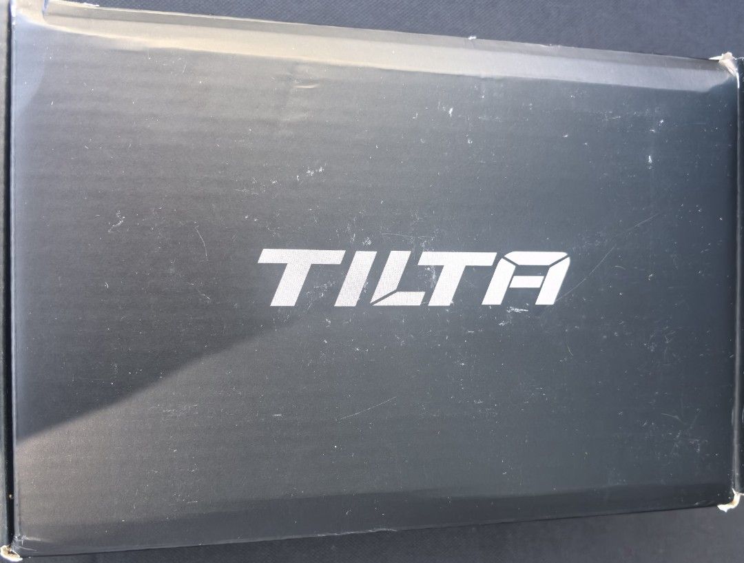 Tilta (鐵頭) Mini PD V Mount Battery Plate with Adjustable ARCA Receiver Kit (型號：TA-BTP4K-V-B) （分類：相機袋）位於 Hong Kong。 由 BUBU88888 提交（商品編號 1448801590，圖片 2）。簡介： 全新，未使用，面交。