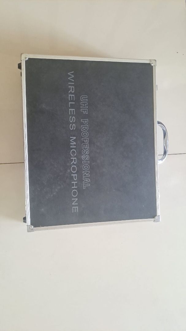 UHF Professional Wireless Microphone System with Case505747410676633603