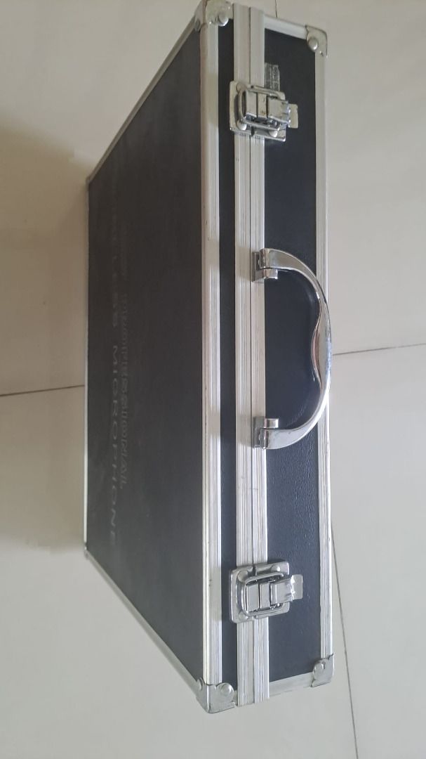 UHF Professional Wireless Microphone System with Case505747410676633604