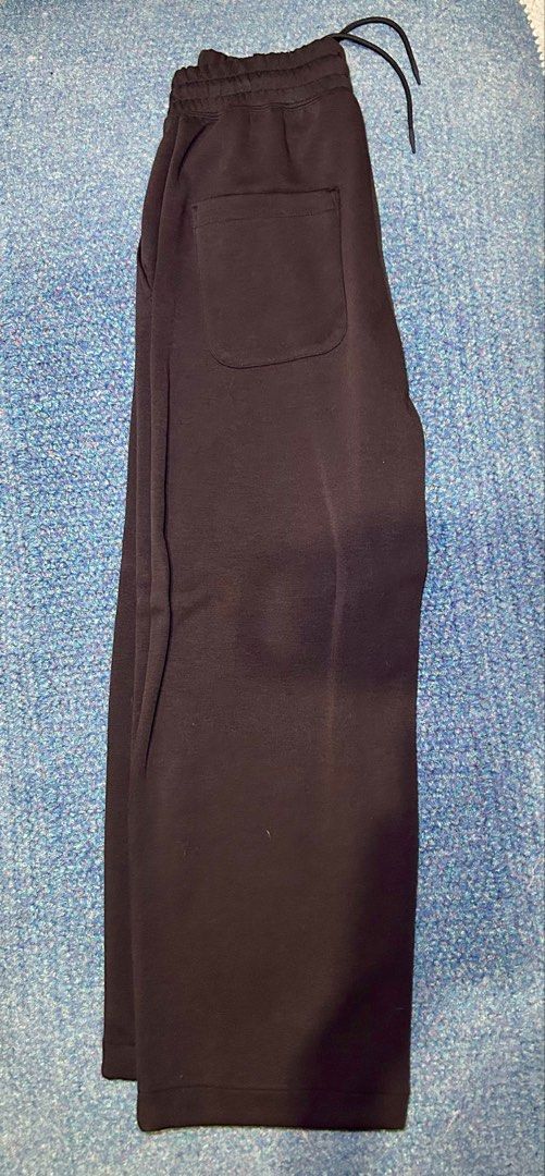 UNIQLO:C Sweat Wide Pants (Category: Trousers) located in Manila. Submitted by yozeik (Listing ID 1448780476, Image 2). Description: For Sale: UNIQLO:C Sweat Wide Pants - Dark Brown/Wine corway - Size S - Brand New, fitted only once - complete with tags (can include order receipt if requested) RFS: impulse buy. Not my style. Message for more information.