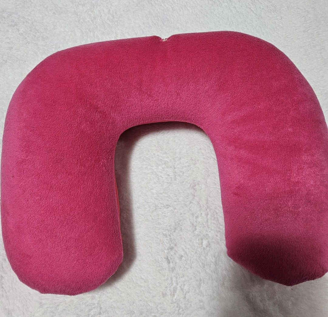 U-Shaped Neck Pillow for Travel (Category: Travel Essentials & Accessories) located in Caloocan City. Submitted by rm.diaz (Listing ID 1448726277, Image 1). Description: - Comfortable U-shaped neck pillow - Made with soft plush material - Perfect for long journeys (planes, trains, cars) - Promotes better rest - Lightweight and easy to pack/carry - Fushia pink on one side, Red on the other side.
