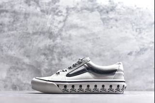(Category: ) located in . Submitted by Outlet.Sneakers (Listing ID 1448743984, Image 1). Description: .