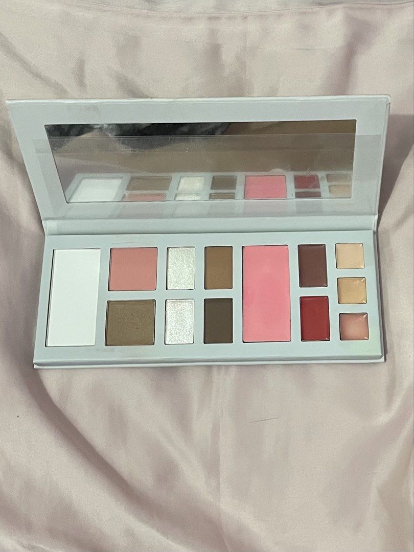 Vice Cosmetics Pretty Sweet Makeup Palette (Category: Makeup) located in Imus. Submitted by kassiiee15 (Listing ID 1448787556, Image 2). Description: RFS: only used less than 5 times, colors don’t go with my skintone.