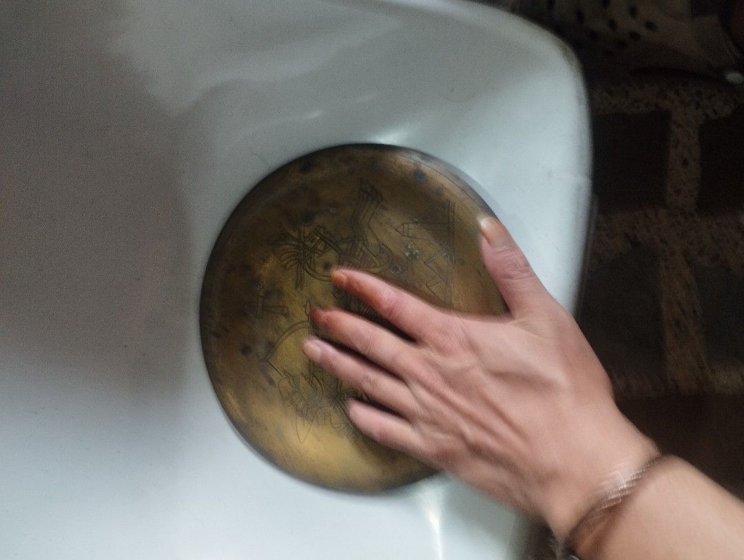 VINTAGE BRASS DISPLAY (Category: Vintage Collectibles) located in Mandaluyong City. Submitted by LEATHERFACE (Listing ID 1448726155, Image 3). Description: PRICE IS 699.