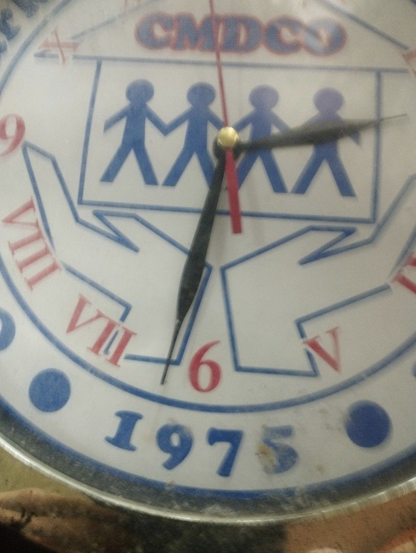 VINTAGE CLOCK 1970S ERA (Category: Office Furniture & Fixtures) located in Mandaluyong City. Submitted by LEATHERFACE (Listing ID 1448726566, Image 2). Description: PLASTIC PRICE IS 499.