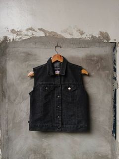 (Category: ) located in . Submitted by commonmwear (Listing ID 1448829785, Image 1). Description: .