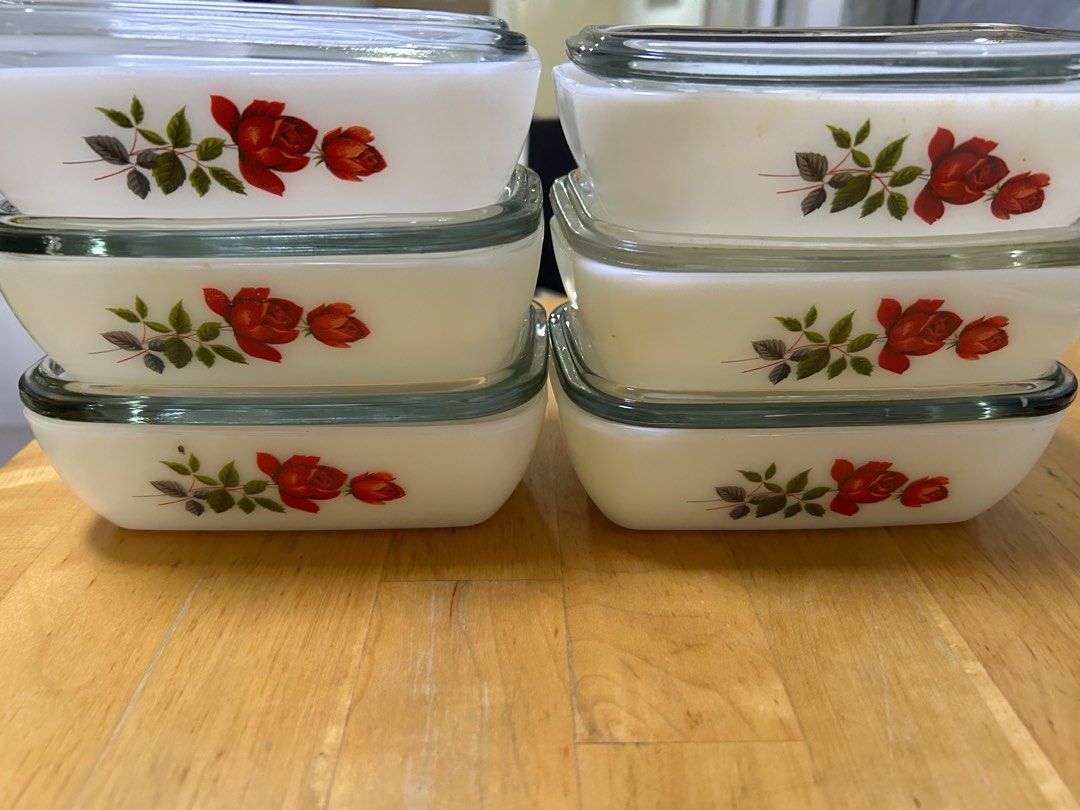 Vintage Pyrex rose triangle with Lids505513681124730881