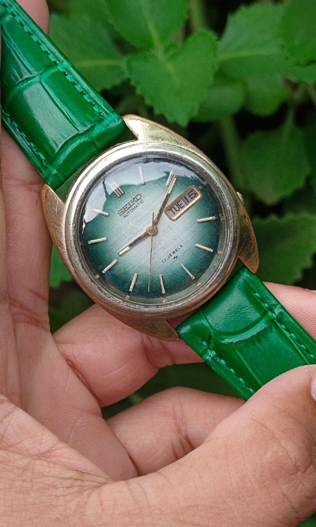 VINTAGE SEIKO " GREEN LINEN DIAL" (Category: Luxury Watches) located in Manila. Submitted by arcads97 (Listing ID 1448810808, Image 1). Description: Selling Vintage seiko 5 "Green Dial" -Ref:7009-8088 -January 1986 -Automatic -Green Dial -Gold Tone Case -AM green straps -Day/Date Display -Newly installed dome Glass -Newly Serviced Note: this is a vintage preloved watch. Please manage your expectations Loc: Diliman Quezon City.