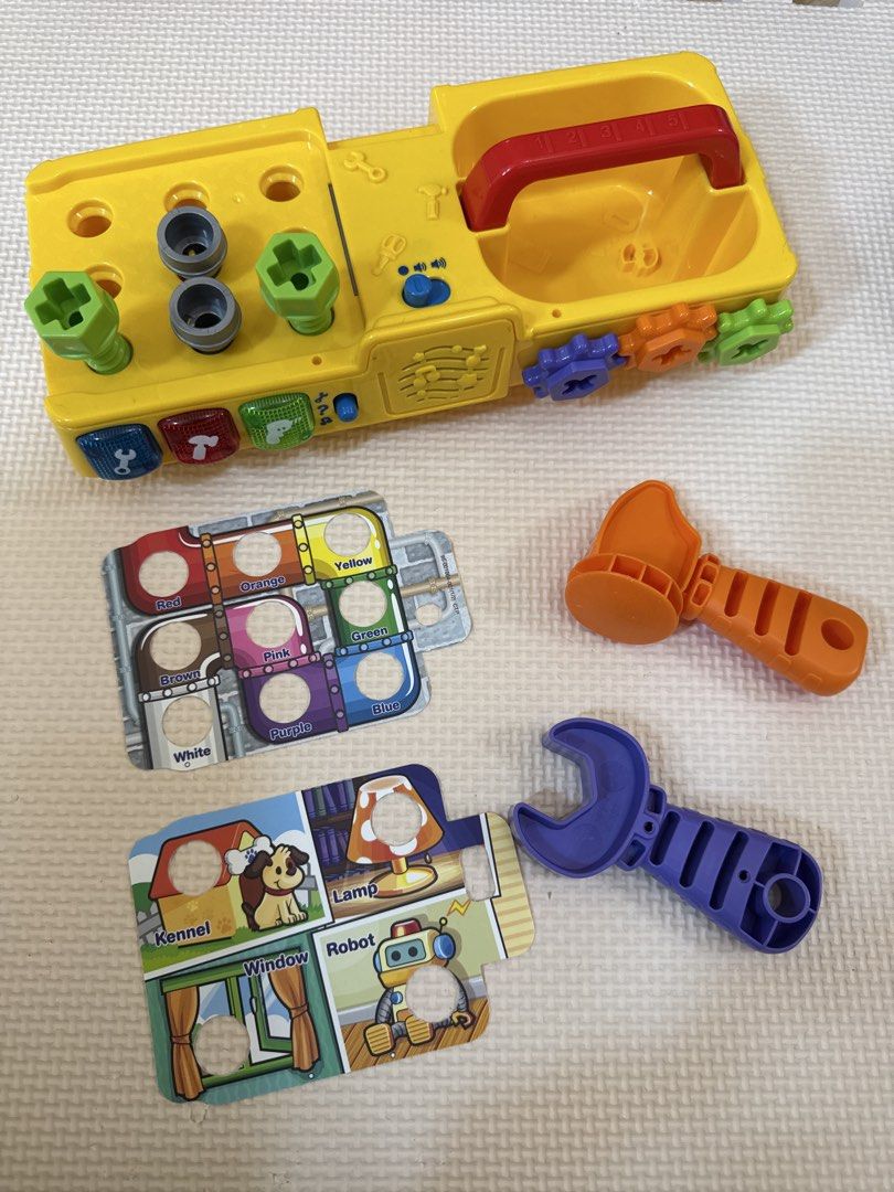 Vtech toolbox （分類：兒童玩具）位於 Hong Kong。 由 bellang13.1 提交（商品編號 1448722293，圖片 3）。簡介： 適合訓練手眼協調 顏色認知 提升專注力 容易收納。