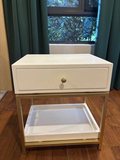 (Category: ) located in . Submitted by preown.closet (Listing ID 1448707977, Image 1). Description: .