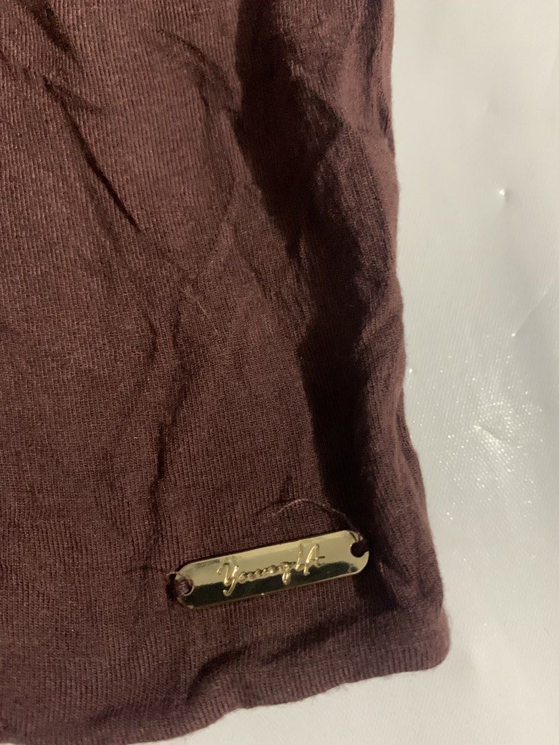 Young LA Brown Cropped T-Shirt Size Small (Category: Shirts) located in Iba. Submitted by thriftcoyan (Listing ID 1448731290, Image 3). Description: - Brown cropped t-shirt from Young LA - small on tag - Short sleeves and crew neck - Features a small gold tag on the hem - Made in Los Angeles (youngla.com) - Comfortable and casual style.