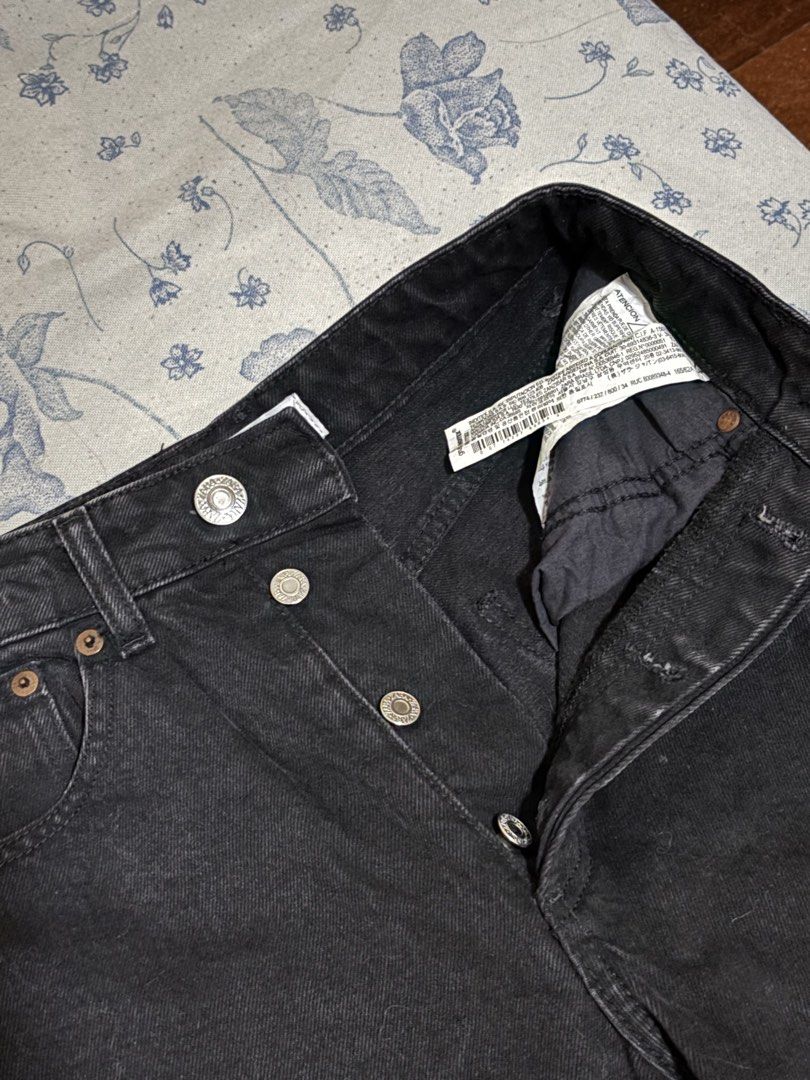 ZARA Black Button Fly Straight Leg Jeans (Category: Jeans) located in Las Pinas. Submitted by tidyspaces (Listing ID 1448840030, Image 3). Description: Black Zara Jeans Button up Never worn before, was just a gift Rfs: doesn’t fit me Size XS 24 highwaist.