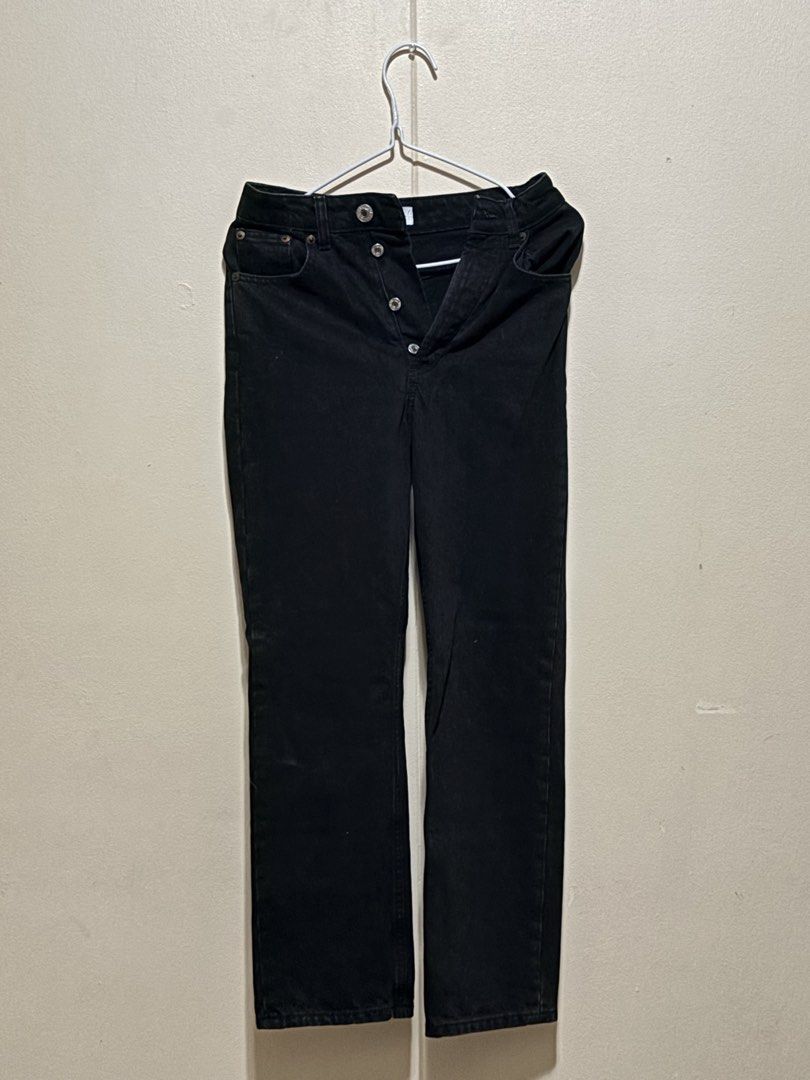 ZARA Black Button Fly Straight Leg Jeans (Category: Jeans) located in Las Pinas. Submitted by tidyspaces (Listing ID 1448840030, Image 1). Description: Black Zara Jeans Button up Never worn before, was just a gift Rfs: doesn’t fit me Size XS 24 highwaist.