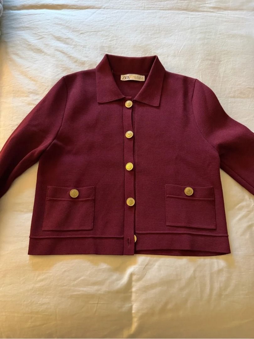 Zara Burgundy Collared Cardigan (Kategori: Baju Luaran) berada di Tangerang. Dikirim oleh wegoesshopandgo (ID iklan 1448814584, Gambar 2). Deskripsi: Original zara, size m, masih bagus bgt no defect/noda/lubang, ga nego dpt free ongkir jabodetabek.