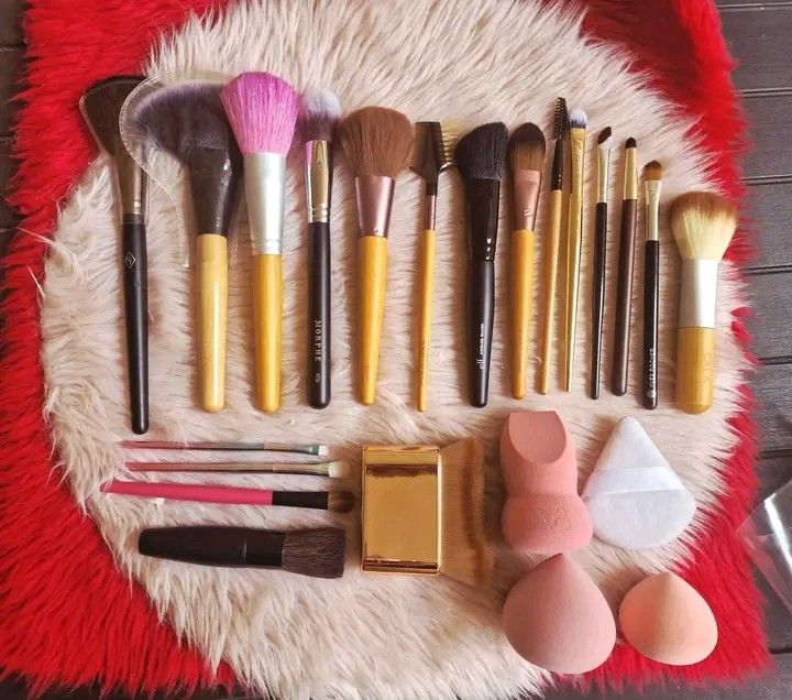 23pcs Make Up Brushes & Premium Sponges (Category: Makeup) located in Quezon City. Submitted by floreskari78555 (Listing ID 1449011361, Image 1). Description: 23pcs Make Up Brushes & Premium Make Up Sponges✨️💄 19pcs Make Up Brushes For Eyes ,Lips,Body & Face 3pcs Large Premium Sponges 1pc Make Puff Velvet Onhand💄Available for Same-Day Delivery Lalamove/Grab Express Shipping J&T / LBC Brand New❤️ All Branded & High-quality 💯.