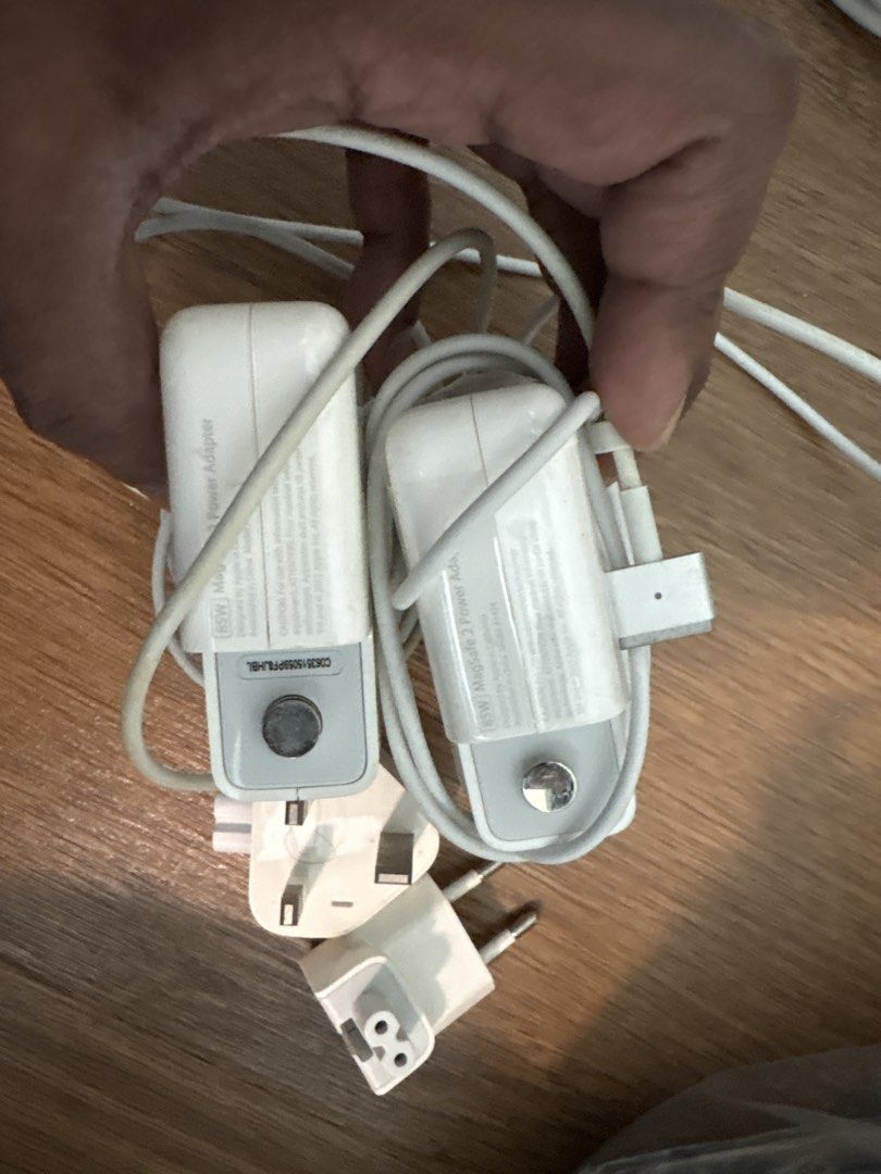 2x 85 W Apple MagSafe 2 Power Adapters w plugs