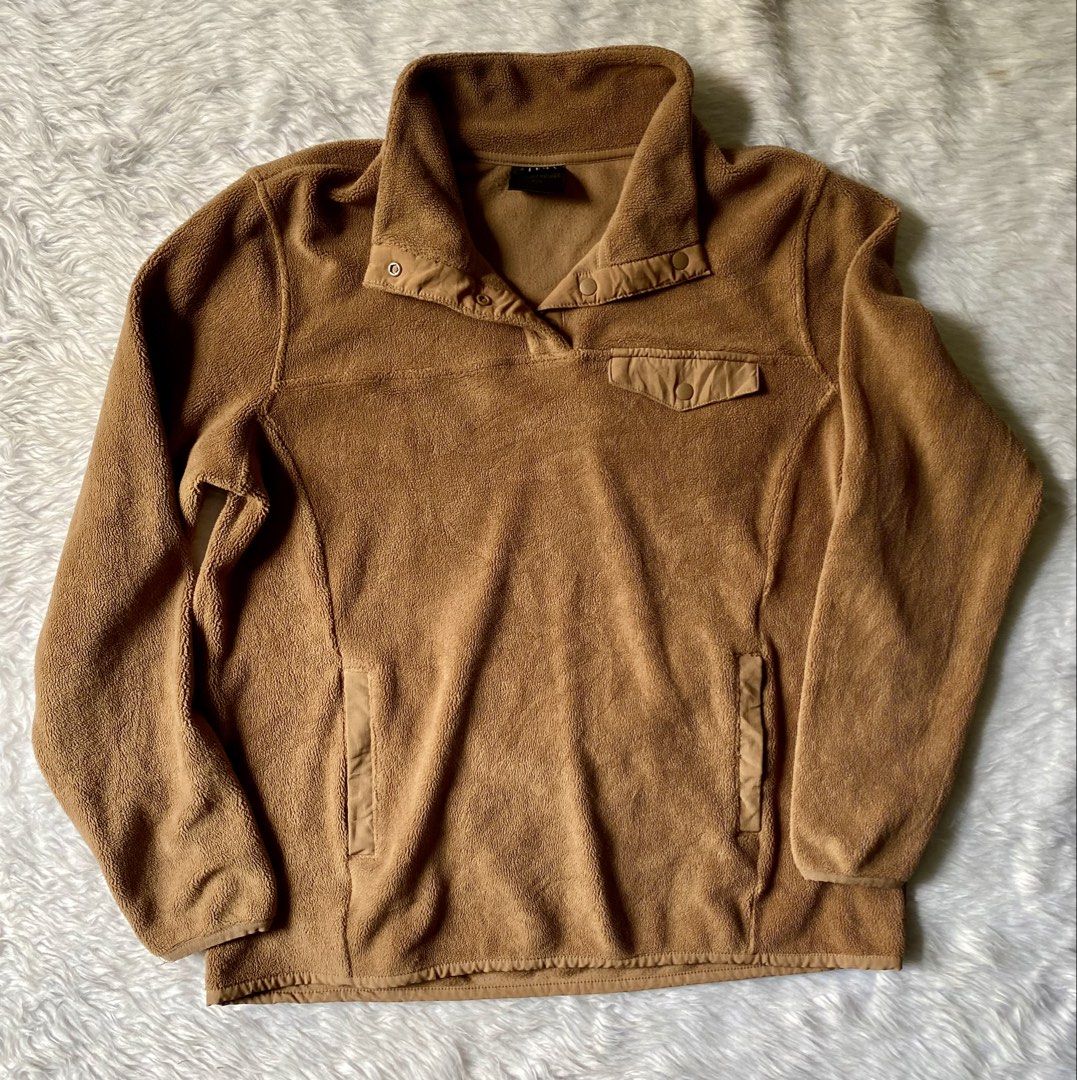 32 Degrees Heat Fleece Pullover Snap Neck Jacket Tan Brown Size M (Category: Coats, Jackets and Outerwear) located in Quezon City. Submitted by getgetpao (Listing ID 1448922827, Image 2). Description: Size on tag Medium 25”(front)-25.5”(back)Lx21”W Issue: need wash Excellent condition - Cozy brown fleece pullover from 32 Degrees Heat - Size: Medium - Snap neck closure - Chest pocket with snap closure - Two front hand pockets - Soft and warm mater