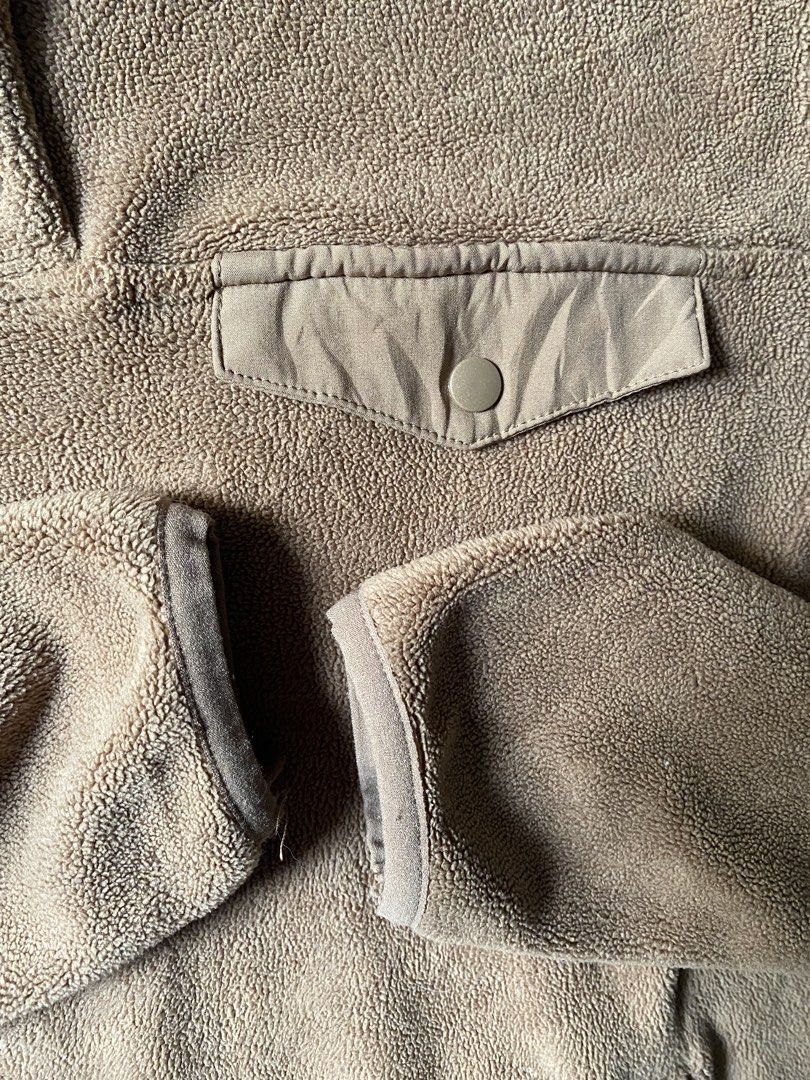 32 Degrees Heat Fleece Pullover Snap Neck Jacket Tan Brown Size M (Category: Coats, Jackets and Outerwear) located in Quezon City. Submitted by getgetpao (Listing ID 1448922827, Image 3). Description: Size on tag Medium 25”(front)-25.5”(back)Lx21”W Issue: need wash Excellent condition - Cozy brown fleece pullover from 32 Degrees Heat - Size: Medium - Snap neck closure - Chest pocket with snap closure - Two front hand pockets - Soft and warm mater