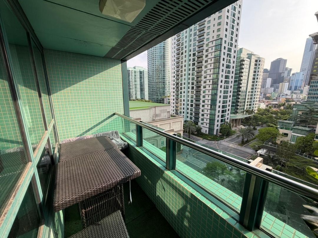 3BR Unit For Sale - Edades Tower (Category: Apartments & Condos) located in Makati City. Submitted by vsg.realestate (Listing ID 1448995255, Image 3). Description: 🔆 3BR Unit For Sale - Edades Tower 📌Property Details 9th Floor 3BR 2TB 133 sqm Fully Furnished 3 Parking Slots 📌Features Facing Rockwell ✨ Corner unit Interior designed Living room balcony Maid's Room with T&B Orientation: West and South (unit) | East (main door) 📌Amenities 24 hour