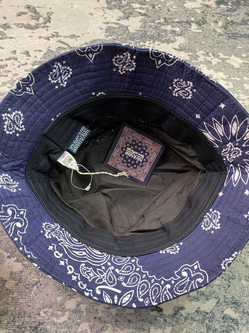 90s Have A Hank Made in USA Paisley Bucket Hat (Category: Cap & Hats) located in Kuala Lumpur. Submitted by kohoxx (Listing ID 1449084440, Image 3). Description: Paisley Have A Hank Bucket Hat Condition: 10/10 vintagetshirt#thriftclosexx#90stshirt#bandtee#movietshirt#vtgbandtee#skateboards#ovp#bundleMY#malaysiabundle#vtgdisney#bundlemurah#boxingshirt#vintagesunglasses#vtgglasses#outdoor#vintageoutdoor#montbell#arcteryx#vtgtee#90stee#ovp#miketyson
