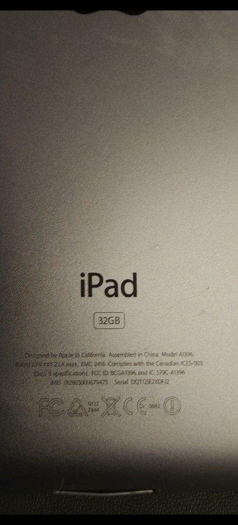 (Category: iPad) located in Singapore. Submitted by royalpenguin.529d08 (Listing ID 1448934771, Image 3). Description: - Apple iPad 2 (2011 Model) - Storage: 32GB - Connectivity: Wi-Fi + 3G/GSM - Display: 9.7-inch - Colour: Silver - Processor: 1GHz Dual-core Apple A5 - RAM: 512MB Self-Collection Northwood condo @ Jalan Mata Ayer (759158) PAYMENT TERMS -CASH Storage clearance -Ideal for repairs or salvaging parts. Sold as it's and no return. -Cond