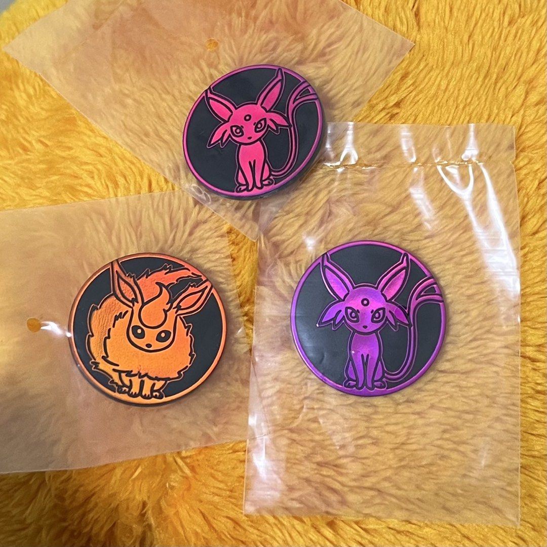 交換全新日版 伊貝 Pokemon Centre Japan TCG Ptcg Coin Sv8a 太晶慶典ex幣 Ptcg 日本正版扭蛋對戰硬幣 （分類：復古收藏品）位於 Hong Kong。 由 esther_illustrations 提交（商品編號 1449028913，圖片 2）。簡介： 我有太陽伊貝x1 火伊貝x1 想交換雷伊貝/仙子伊貝。