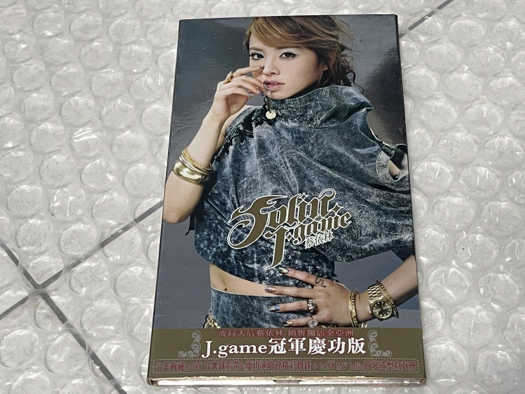 蔡依林Jolin J-Game 冠軍慶功版CD+DVD+24頁MV造型百變寫真書, 書籍