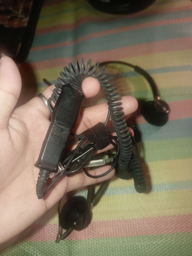 🎧 Plantronics HW520 + Adapter (Category: Headphones & Headsets) located in Aparri. Submitted by jackdeclutter1111 (Listing ID 1449088624, Image 3). Description: 🎧 Plantronics HW520 + Adapter Take all 1 with adapter See photo as reference.