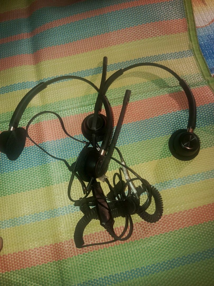 🎧 Plantronics HW520 + Adapter (Category: Headphones & Headsets) located in Aparri. Submitted by jackdeclutter1111 (Listing ID 1449088624, Image 1). Description: 🎧 Plantronics HW520 + Adapter Take all 1 with adapter See photo as reference.