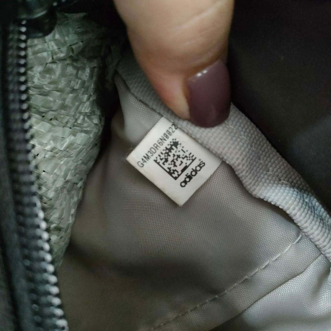 Adidas backpack (Category: Backpacks) located in Carmen. Submitted by aquarius.00 (Listing ID 1449010877, Image 2). Description: excellent no issue.