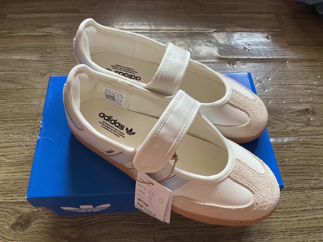 Adidas Samba Jane (Category: Sneakers) located in Pagsanjan. Submitted by decluttersaur (Listing ID 1449024531, Image 2). Description: bnew, never used original, bought from footlocker (can show receipt) cloud white UK 4 rfs wrong size.
